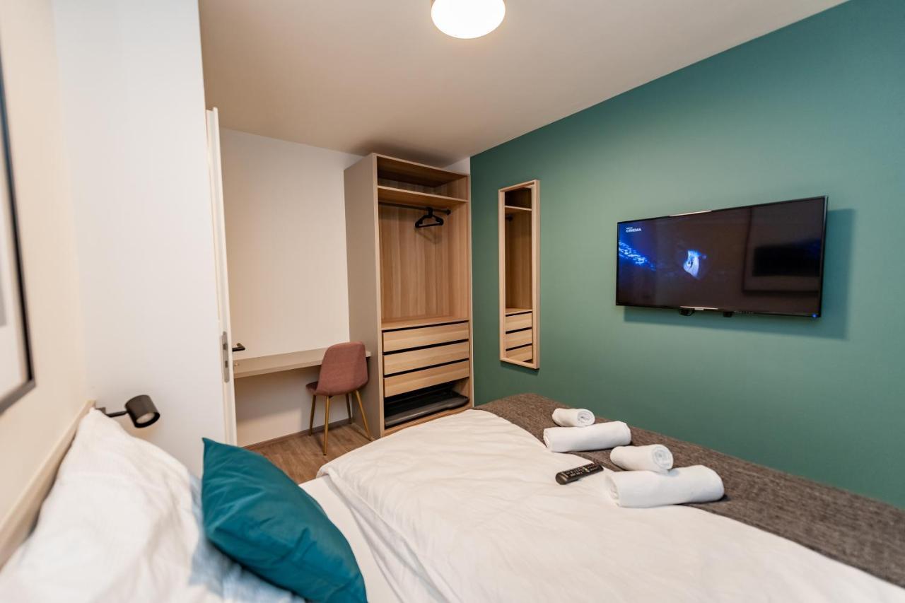 Apartments 4u: KAMPUS Upstairs Hradec Králové Esterno foto